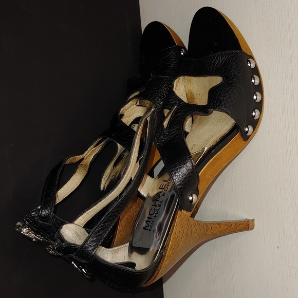 Michael Kors High Heels size 6 1/2 MK Studded Heels MK shoes Zipper back 🔥 - Picture 5 of 11